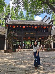 李  婷